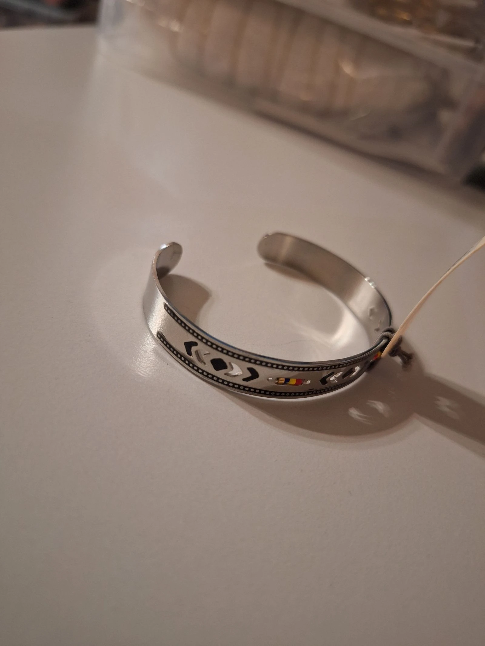 Hermoso brazalete ajustable de acero inoxidable – photo 3
